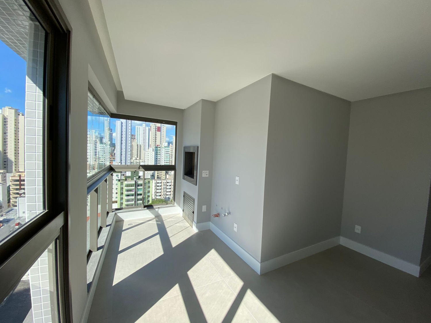 Apartamento no Edifício Torre de Mallorca em Balneário Camboriú - foto 3