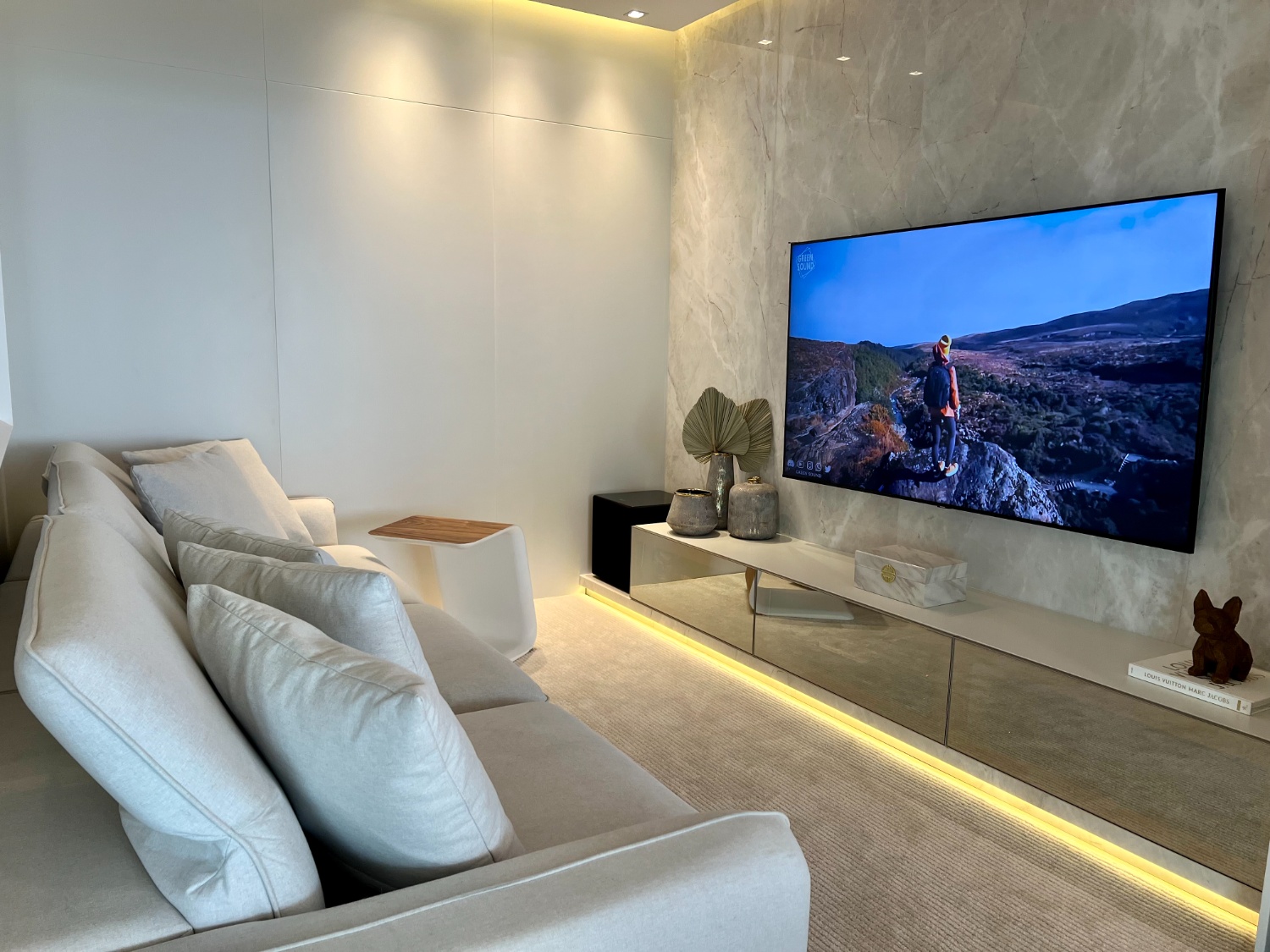 Apartamento no Edifício Millennium Palace em Balneário Camboriú - foto 4