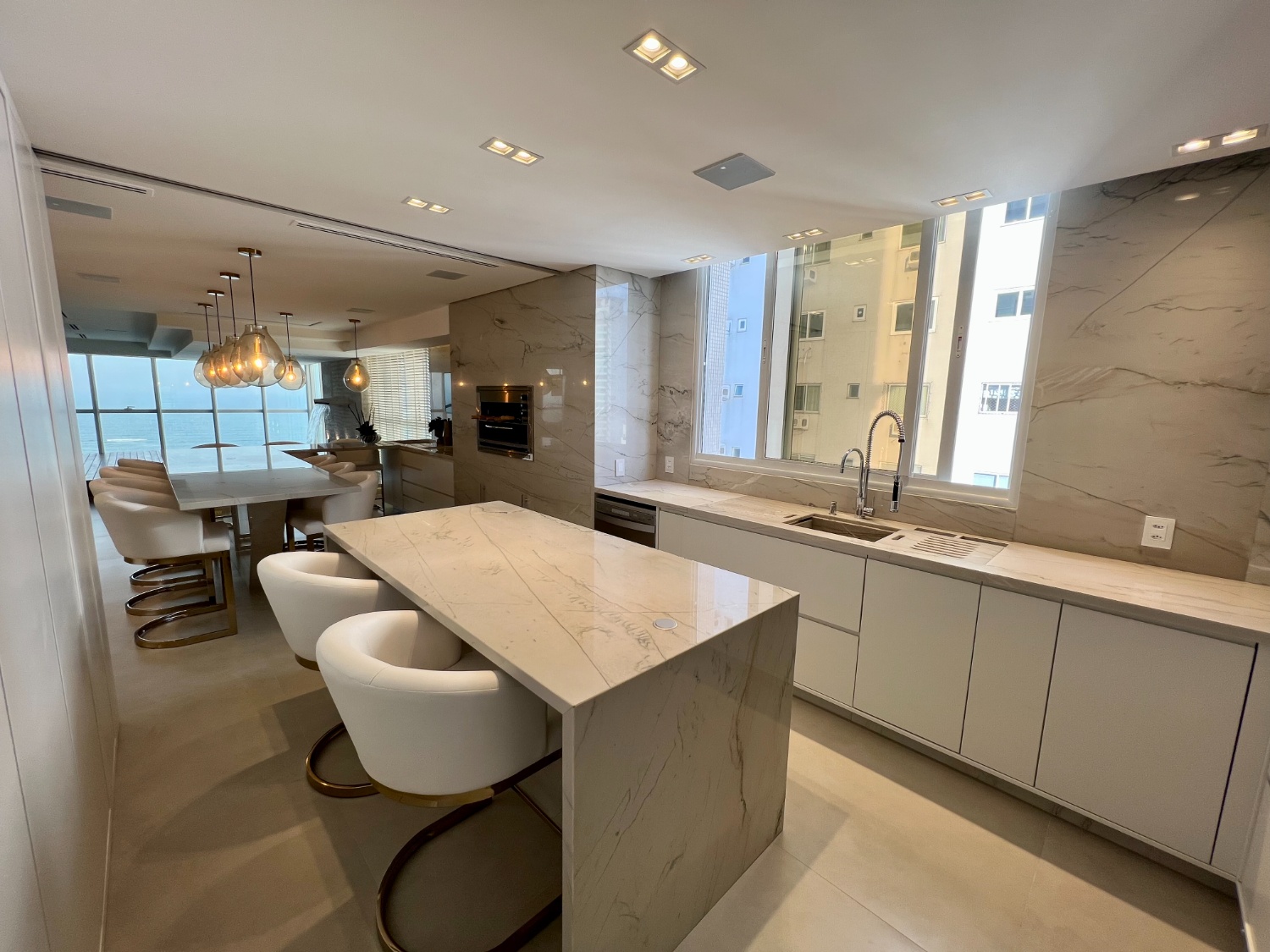 Apartamento no Edifício Millennium Palace em Balneário Camboriú - foto 8