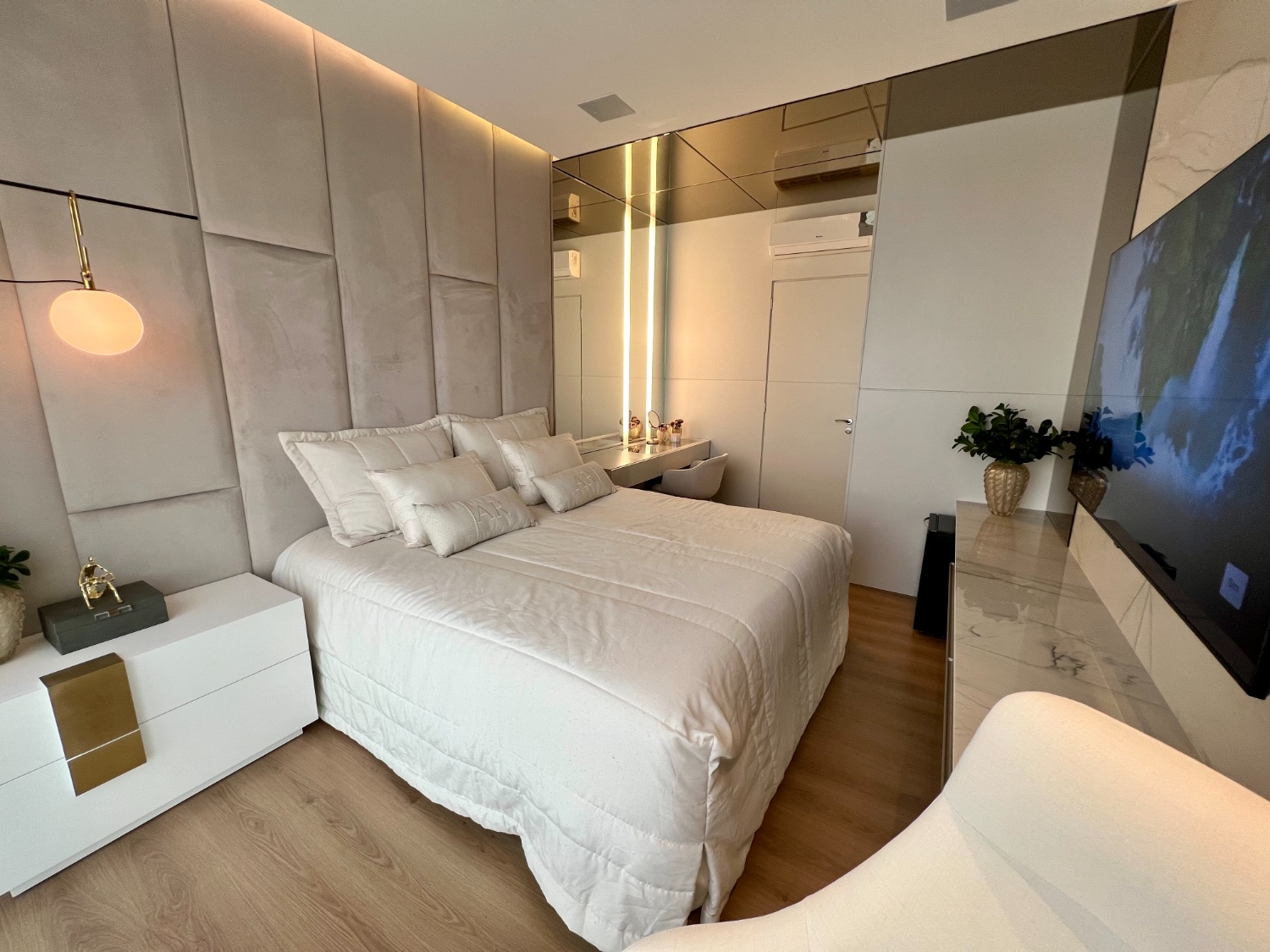 Apartamento no Edifício Millennium Palace em Balneário Camboriú - foto 12