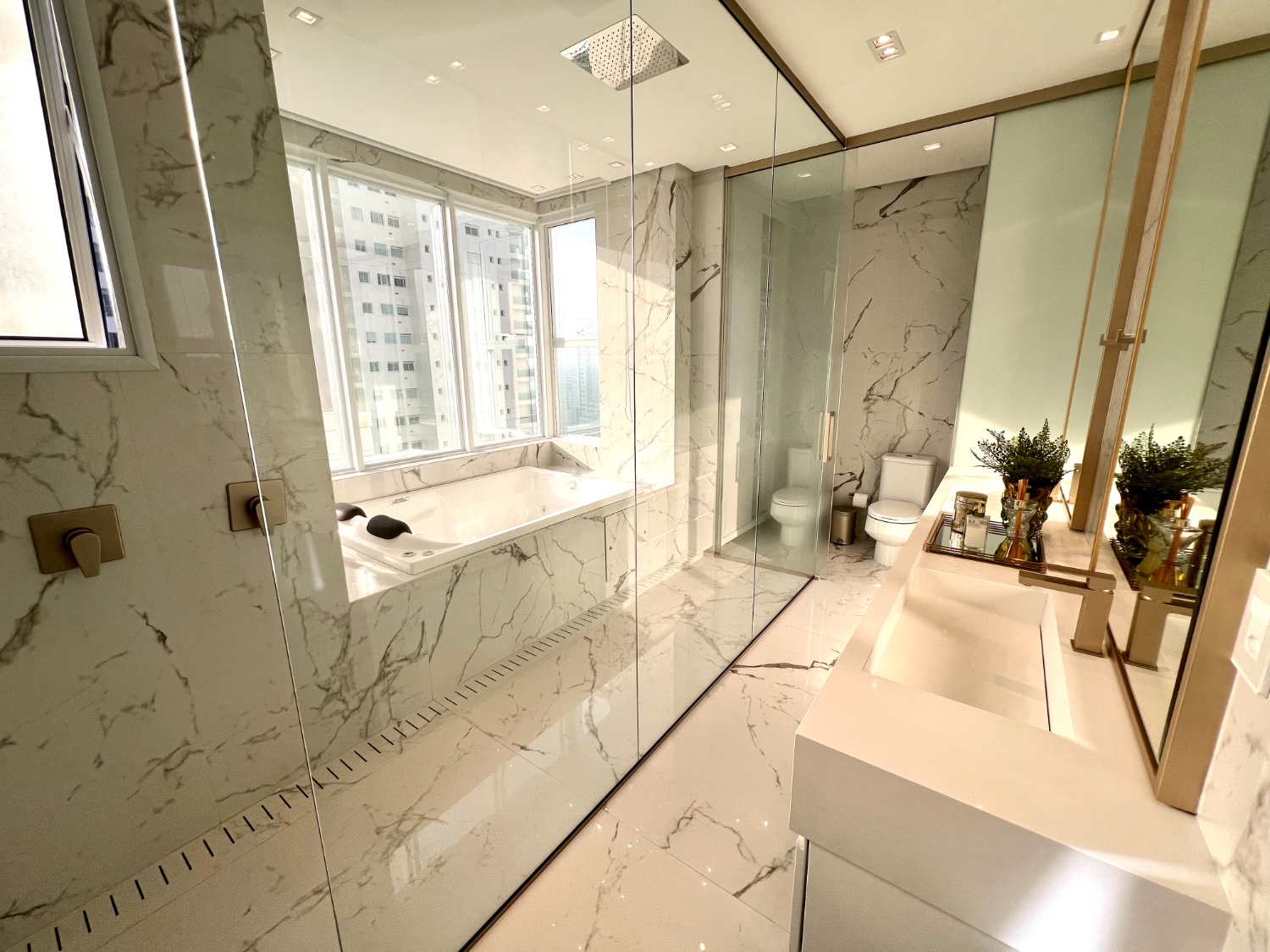 Apartamento no Edifício Millennium Palace em Balneário Camboriú - foto 16