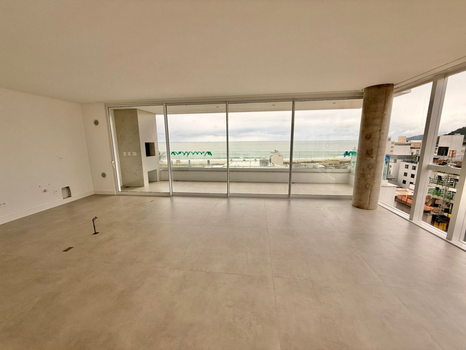 Apartamento no Edifício Riva na Praia Brava - foto 1