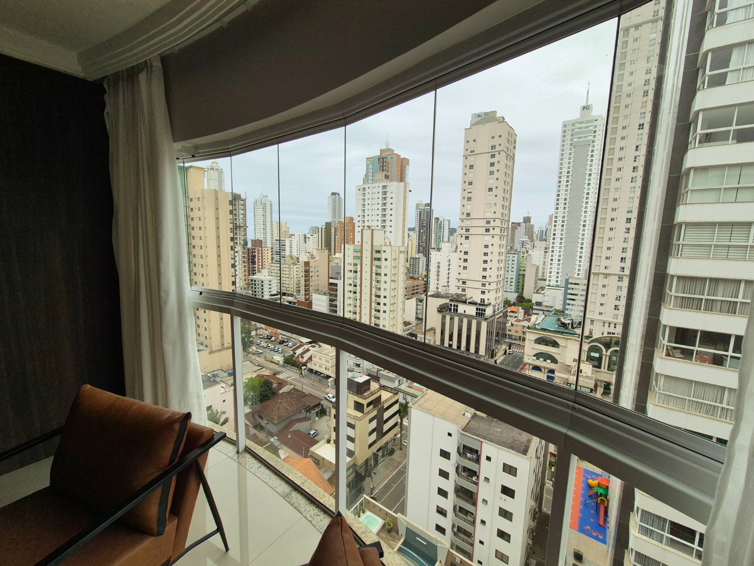 Apartamento no Edifício Puerto Chicama no Centro de Balneário Camboriú - foto 3