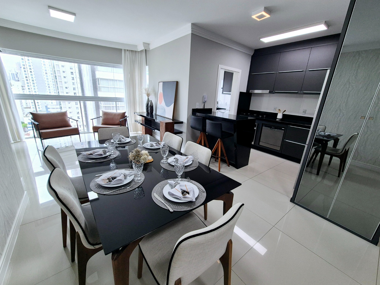 Apartamento no Edifício Puerto Chicama no Centro de Balneário Camboriú - foto 4