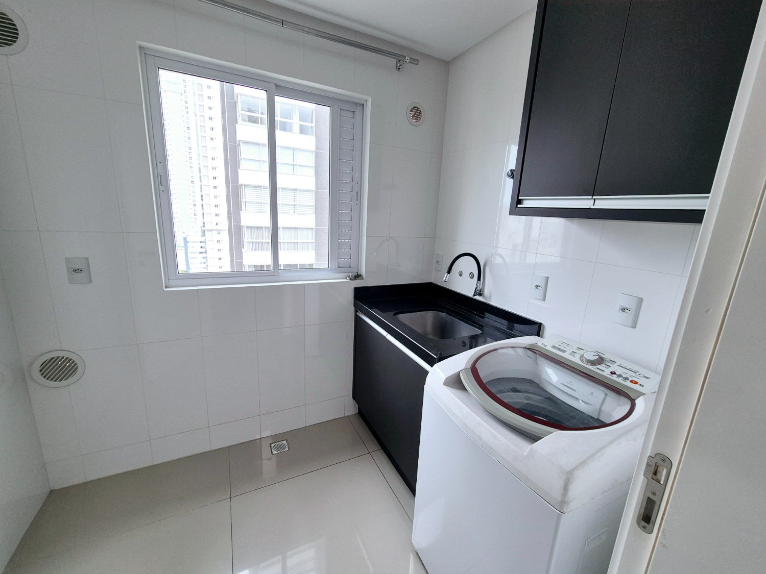 Apartamento no Edifício Puerto Chicama no Centro de Balneário Camboriú - foto 7
