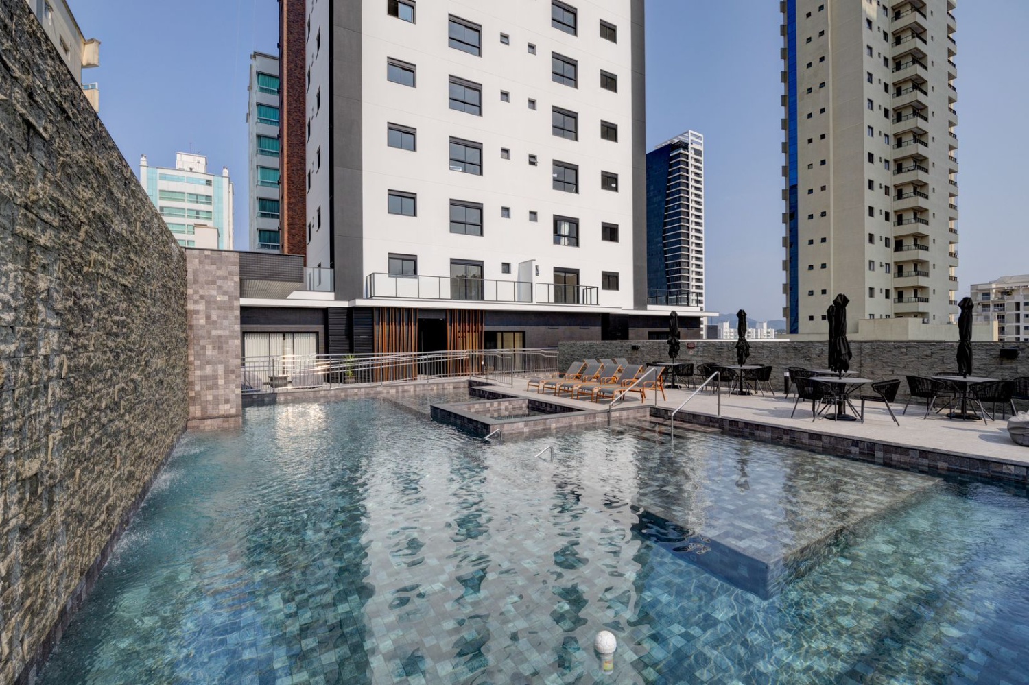 Apartamento no Edifício SoHo Village no centro de Balneário Camboriú - foto 28