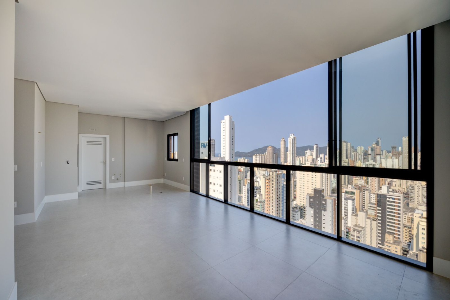Apartamento no Edifício SoHo Village no centro de Balneário Camboriú - foto 31