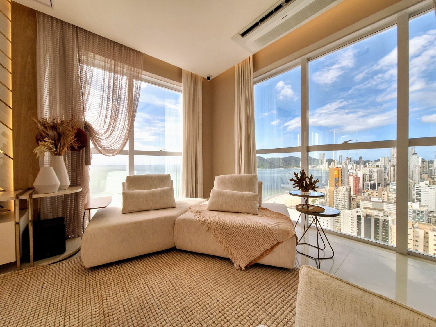 Apartamento no Edifício Le Visage Divinite em Balneário Camboriú - foto 4