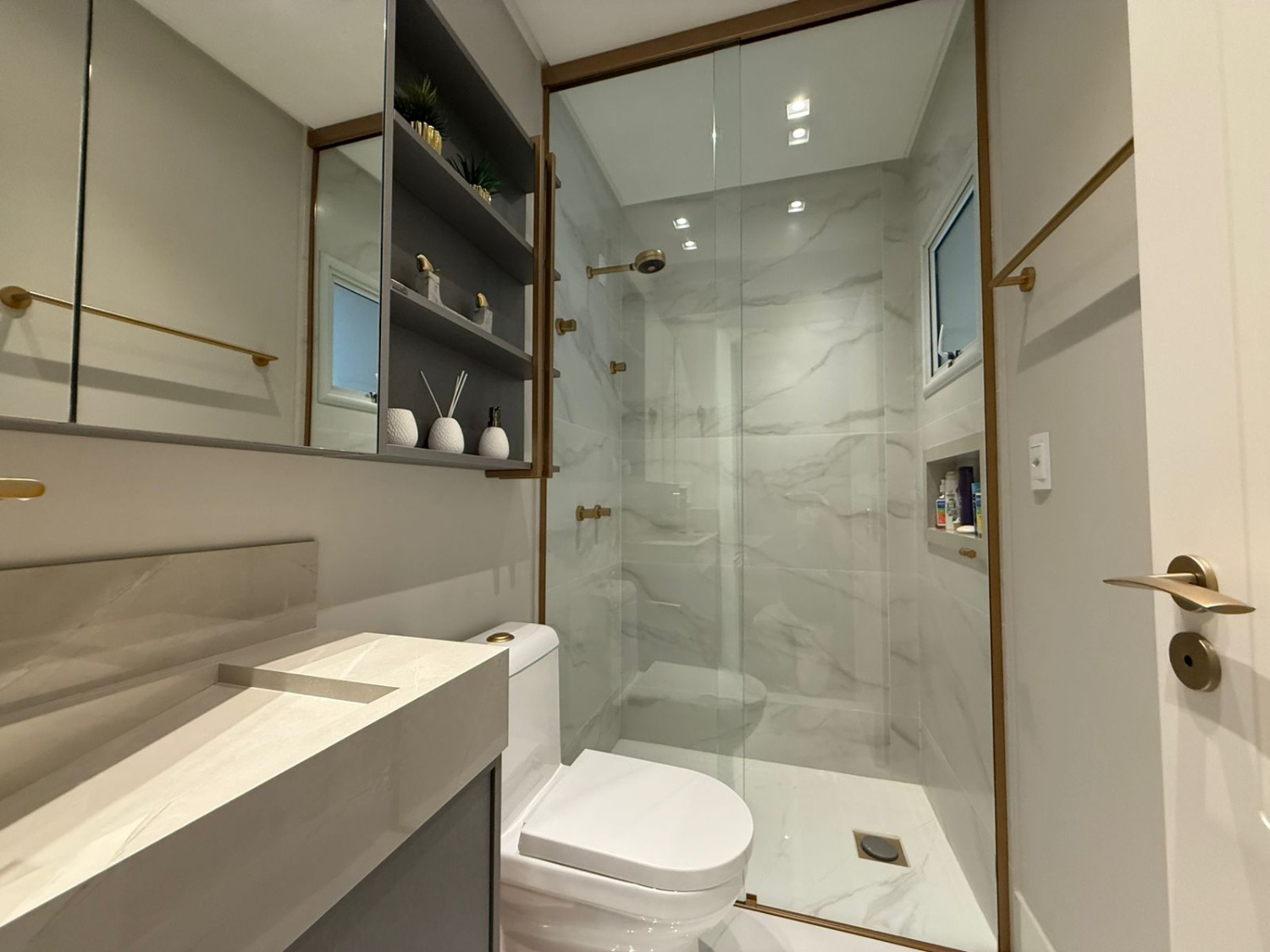 Apartamento no Edifício Lá Riviera em Itapema - foto 10