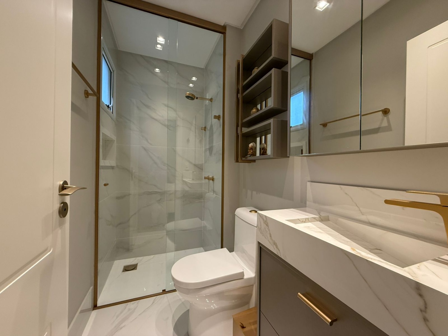 Apartamento no Edifício Lá Riviera em Itapema - foto 11