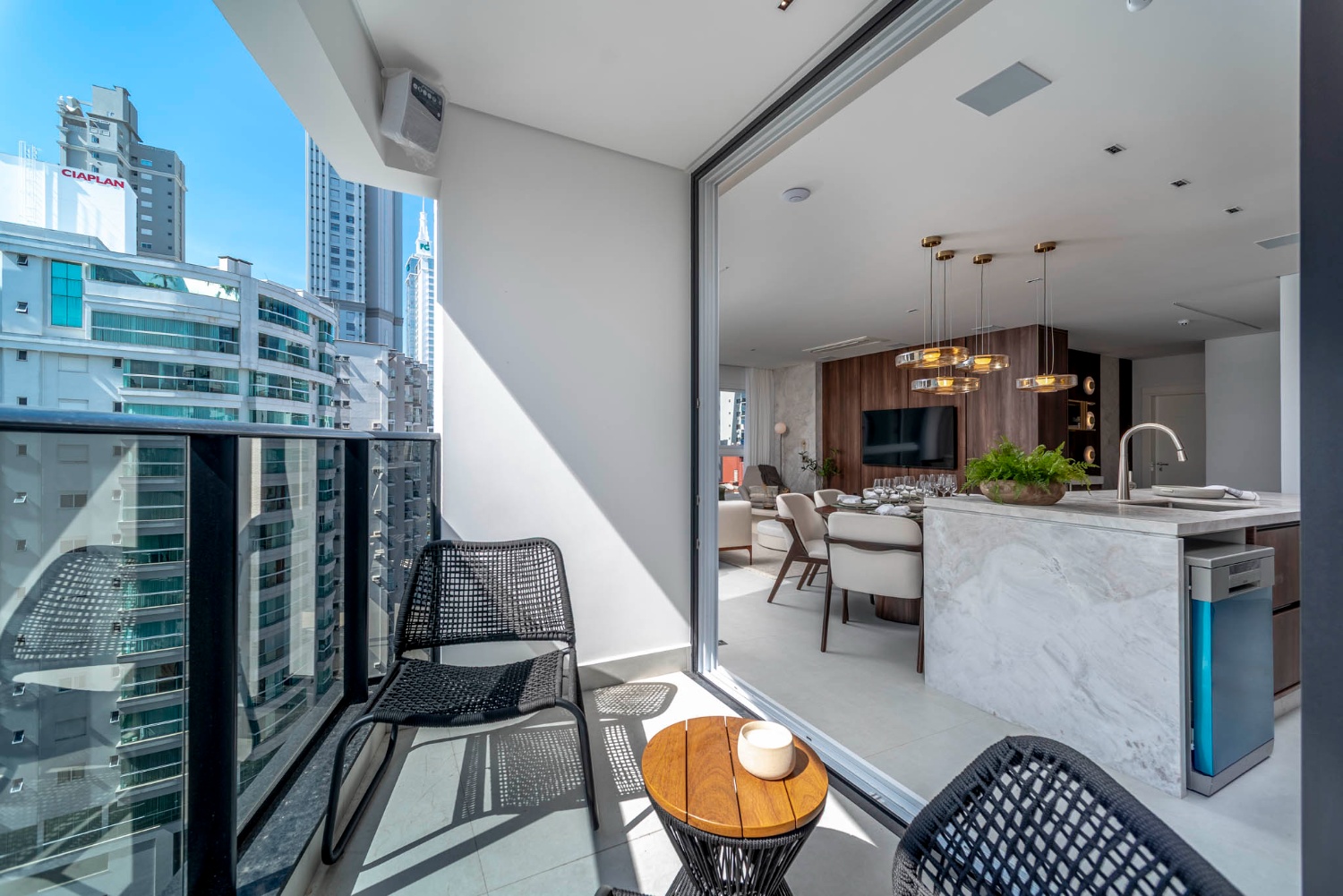Apartamento no Ed. Cyano Mare em Balneário Camboriú - foto 9