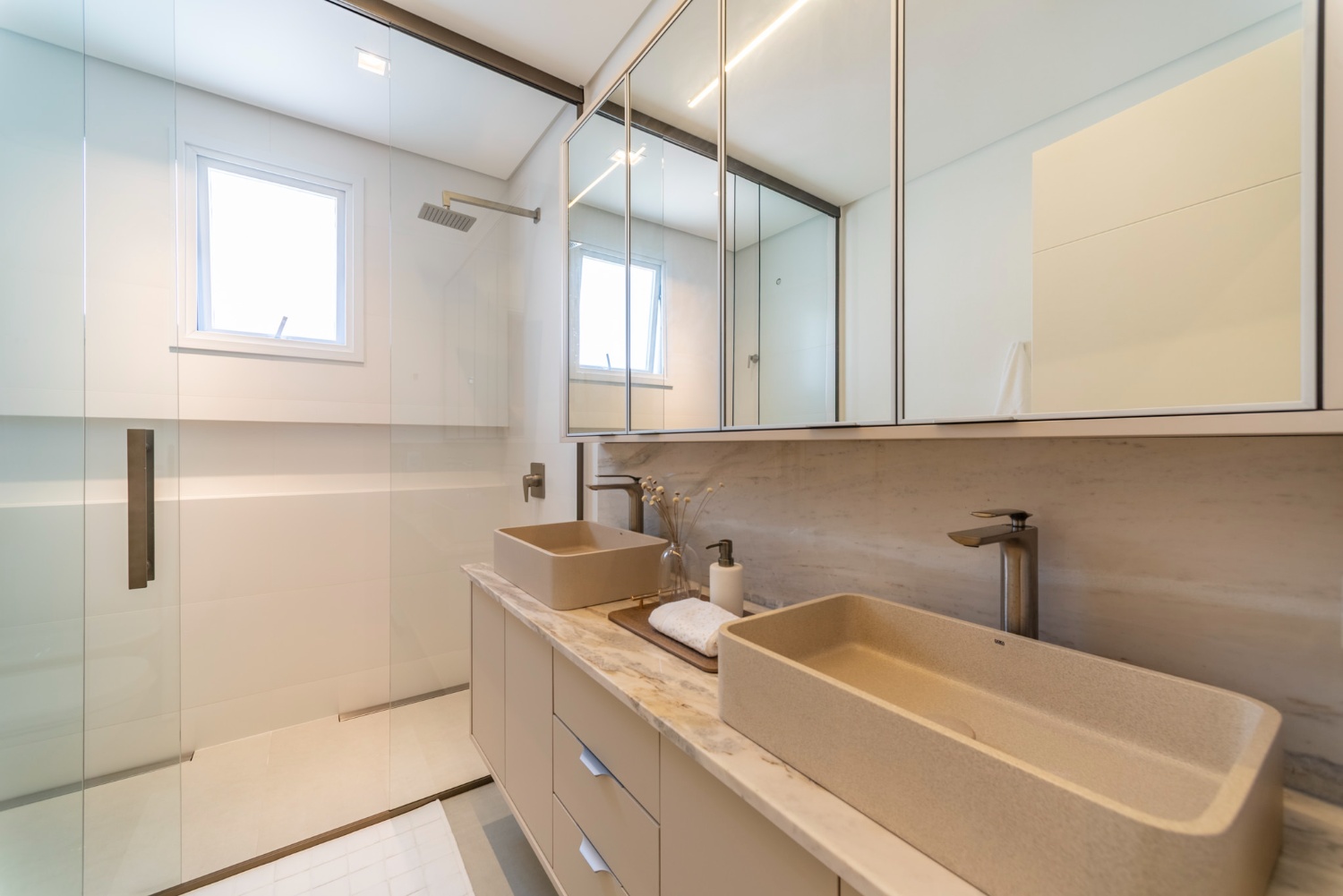 Apartamento no Ed. Cyano Mare em Balneário Camboriú - foto 26