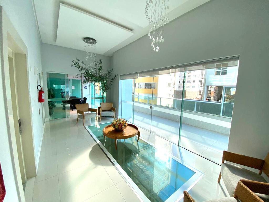Apartamento Diferenciado com Terraço no Ed. Palm Beach em Balneário Camboriú - foto 11