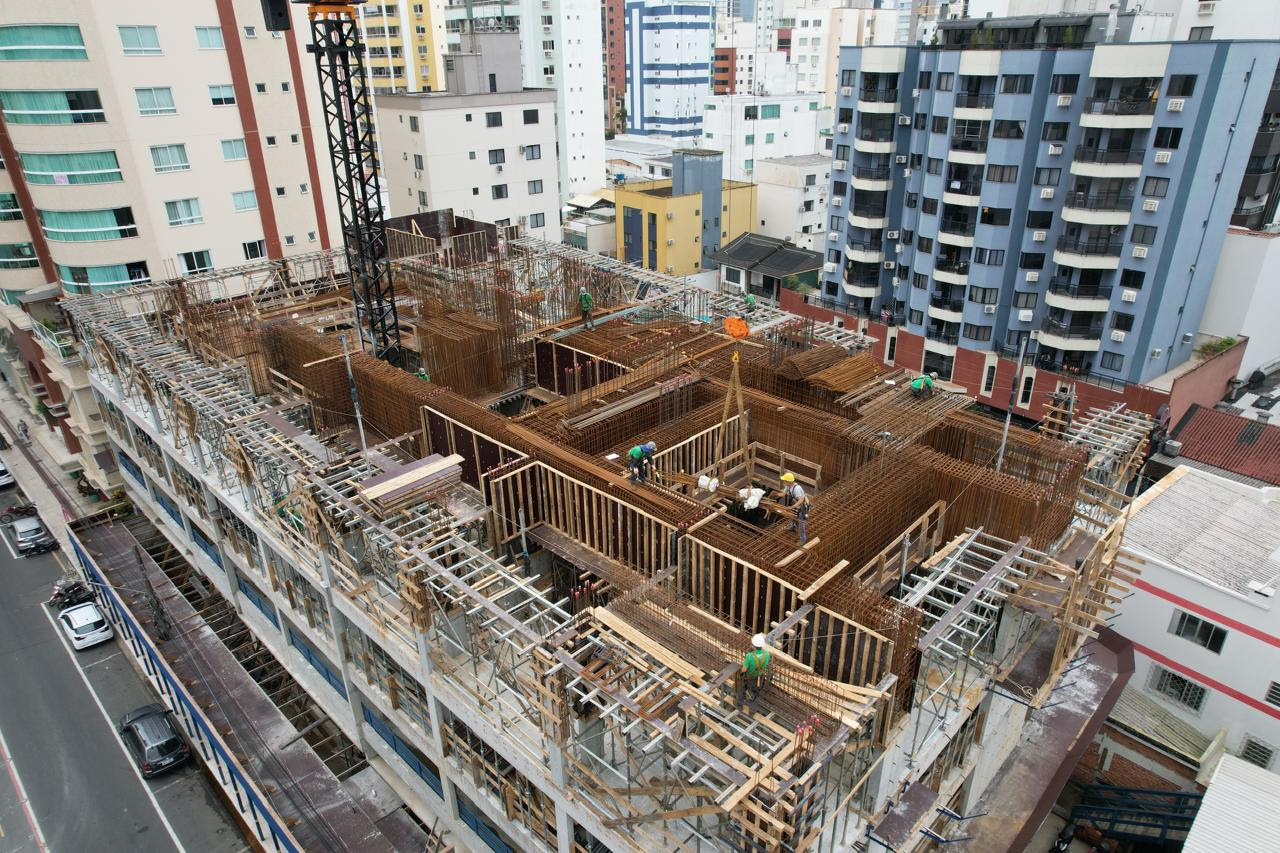 Apartamento no Edifício Maison Selenitá Residence em Balneário Camboriú - foto 7