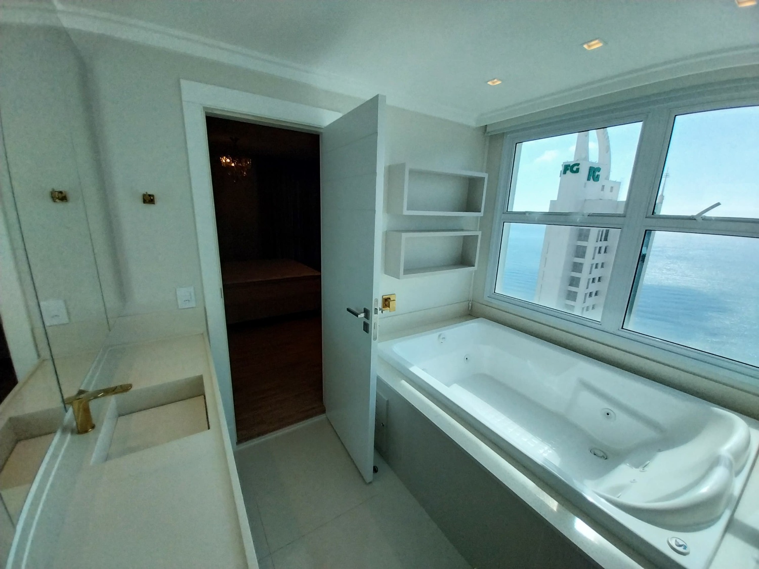 Apartamento no Edifício Eleganza Tower em Balneário Camboriú - foto 10
