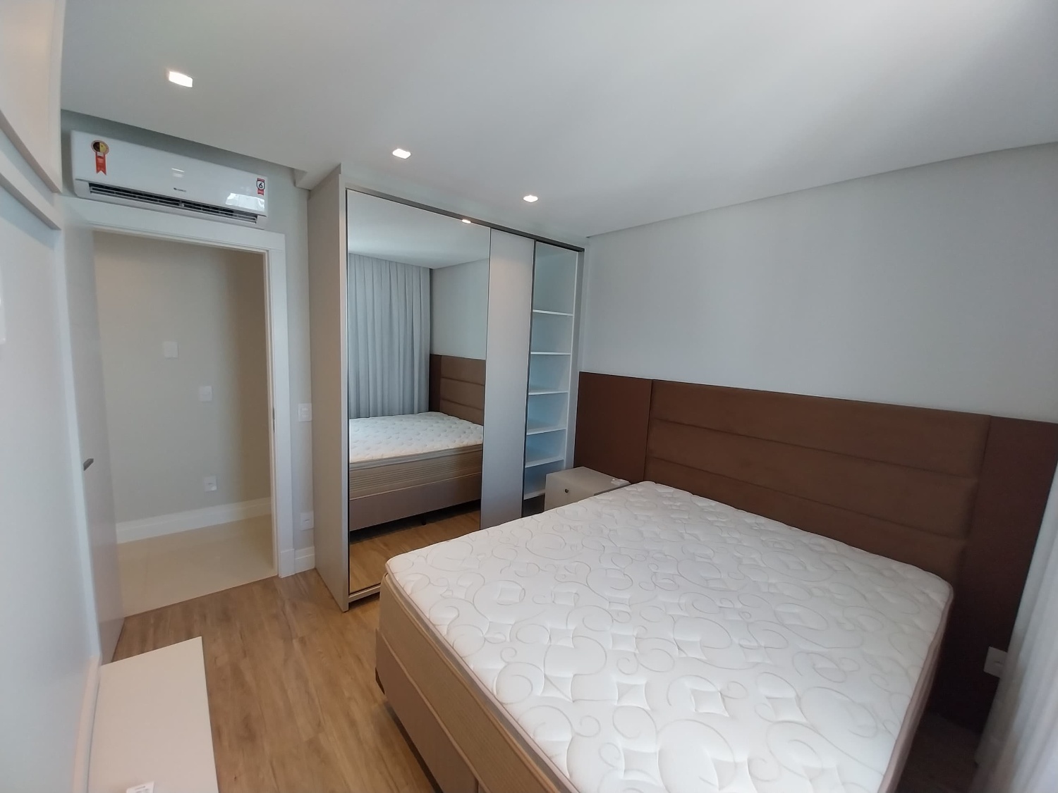 Apartamento no Edifício Eleganza Tower em Balneário Camboriú - foto 18