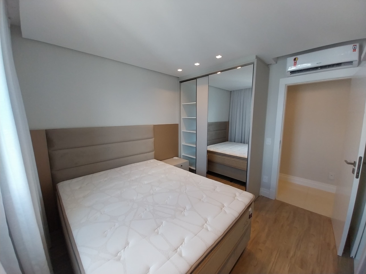 Apartamento no Edifício Eleganza Tower em Balneário Camboriú - foto 22