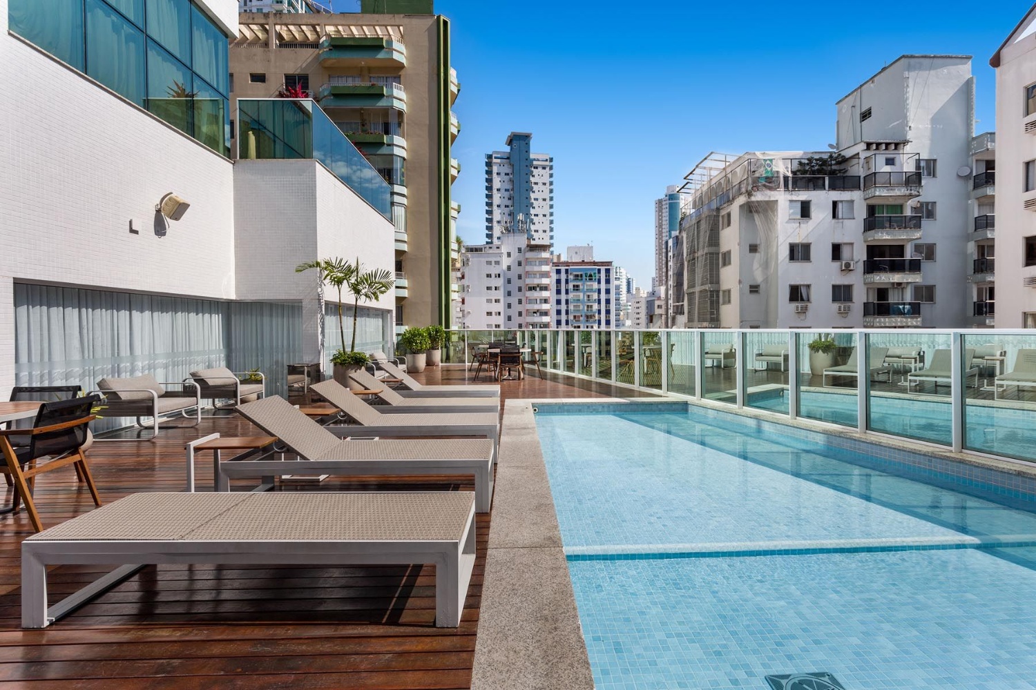 Apartamento no Edifício Eleganza Tower em Balneário Camboriú - foto 33