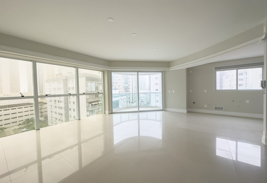 Apartamento no Edifício Villa Florence no Centro de Balneário Camboriú - foto 2