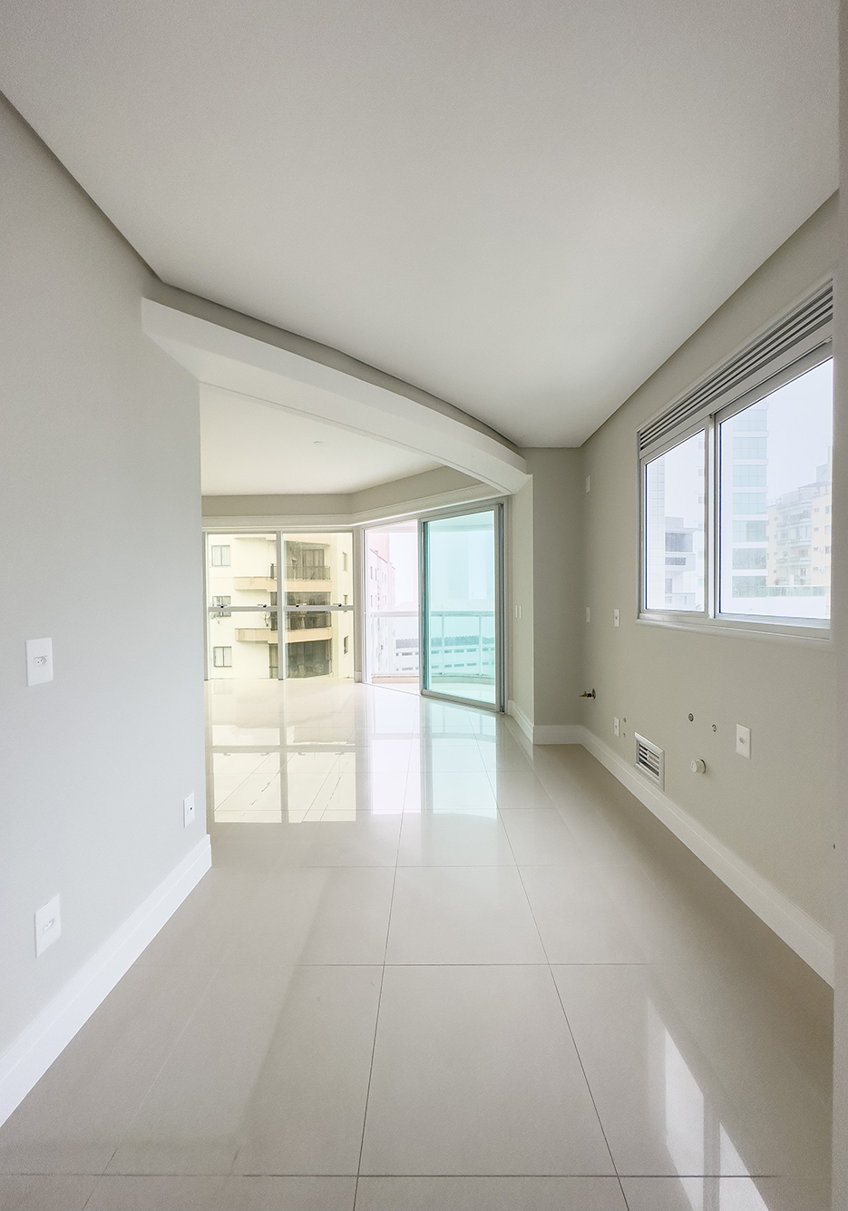 Apartamento no Edifício Villa Florence no Centro de Balneário Camboriú - foto 11