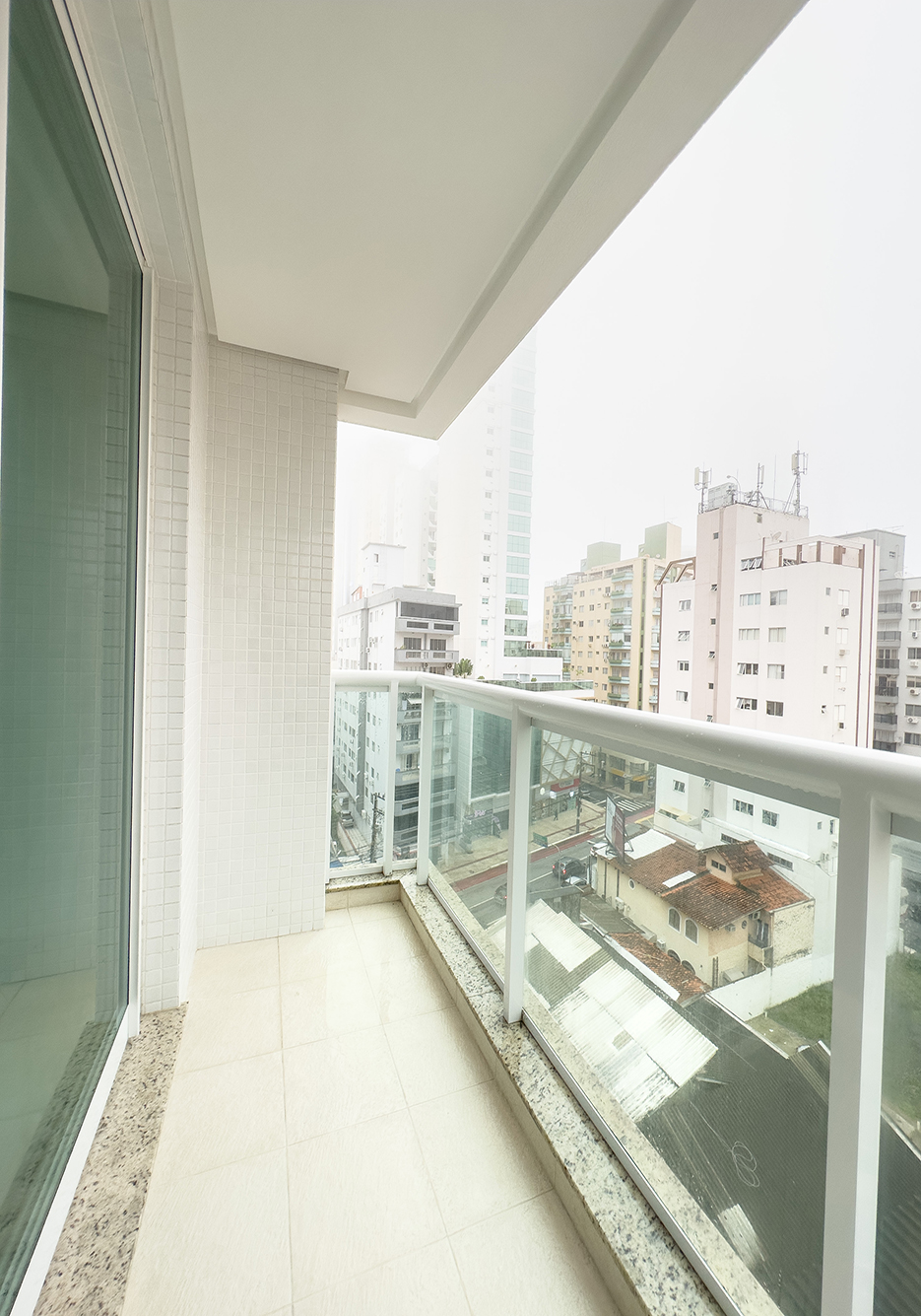 Apartamento no Edifício Villa Florence no Centro de Balneário Camboriú - foto 35