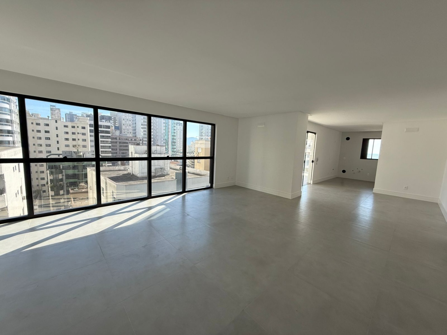 Apartamento no Edifício Diamond Tower em Itapema - foto 3