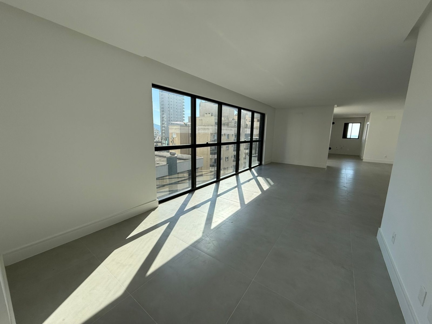 Apartamento no Edifício Diamond Tower em Itapema - foto 4