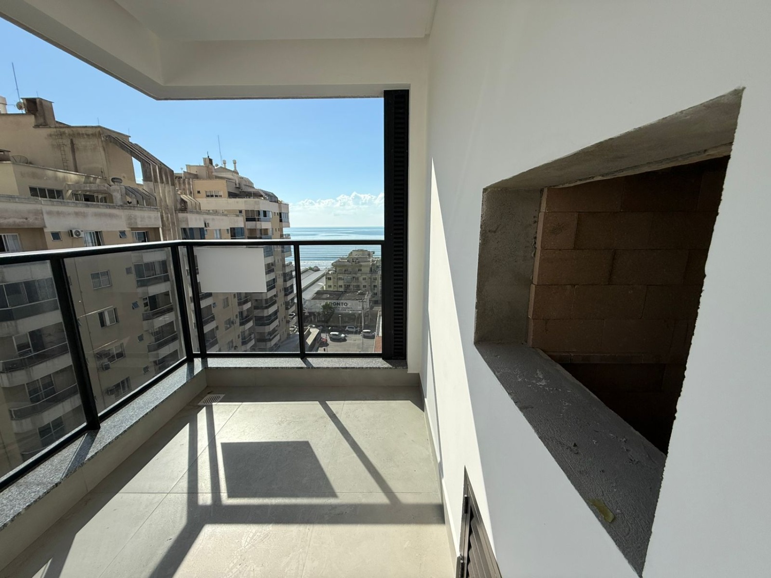 Apartamento no Edifício Diamond Tower em Itapema - foto 11