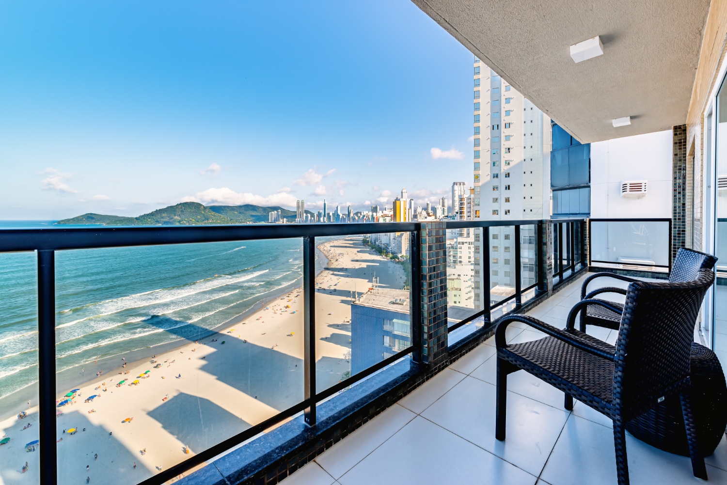 Apartamento no Edifício Concorde Frente Mar em Balneário Camboriú - foto 3