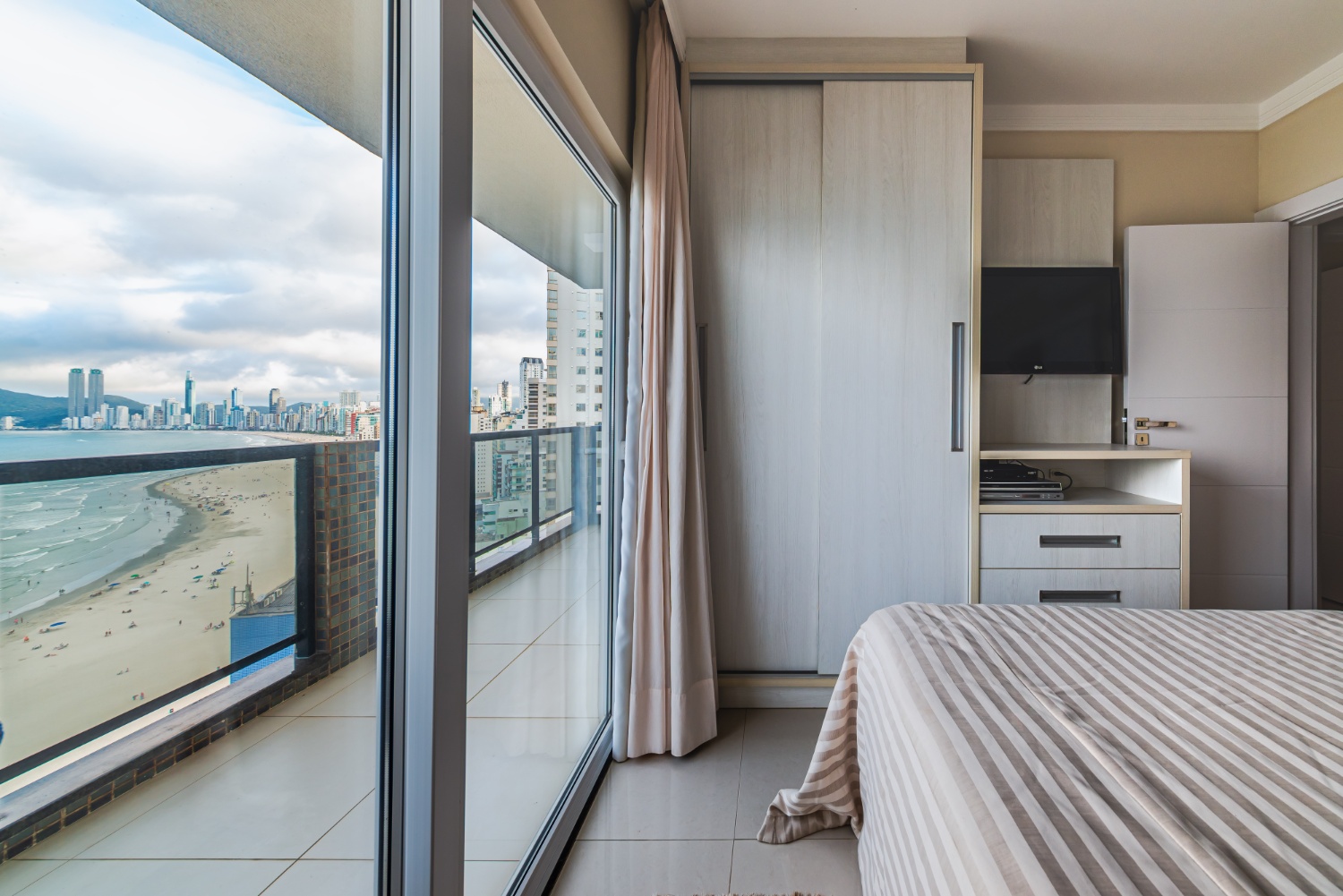 Apartamento no Edifício Concorde Frente Mar em Balneário Camboriú - foto 33