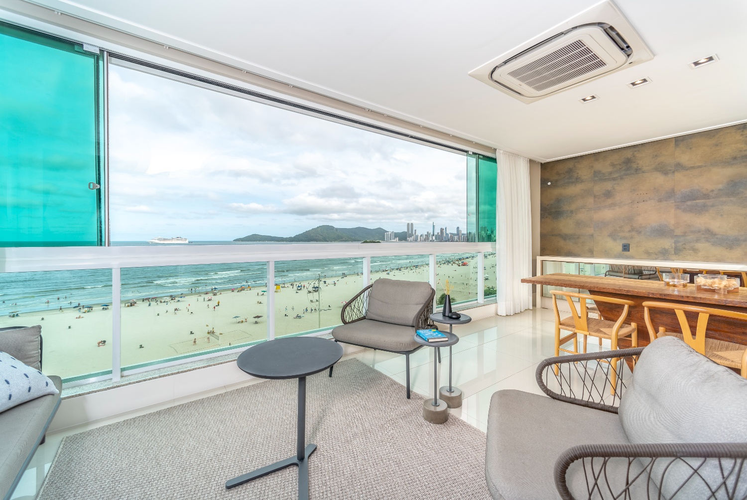 Apartamento no Edifício Metropolis em Balneário Camboriú - foto 2