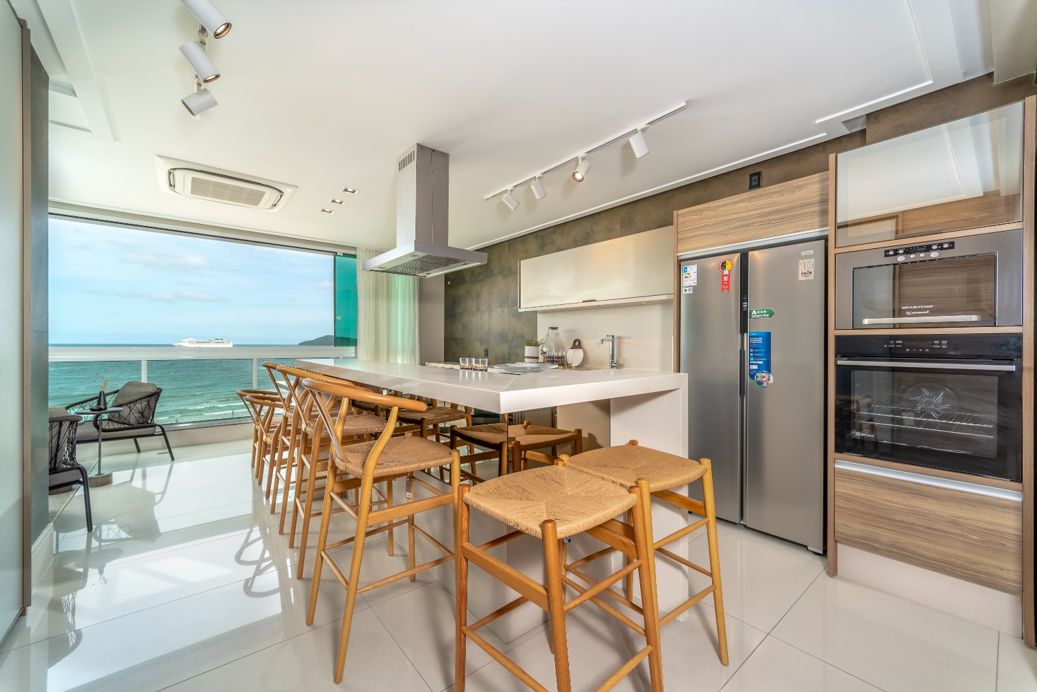 Apartamento no Edifício Metropolis em Balneário Camboriú - foto 3