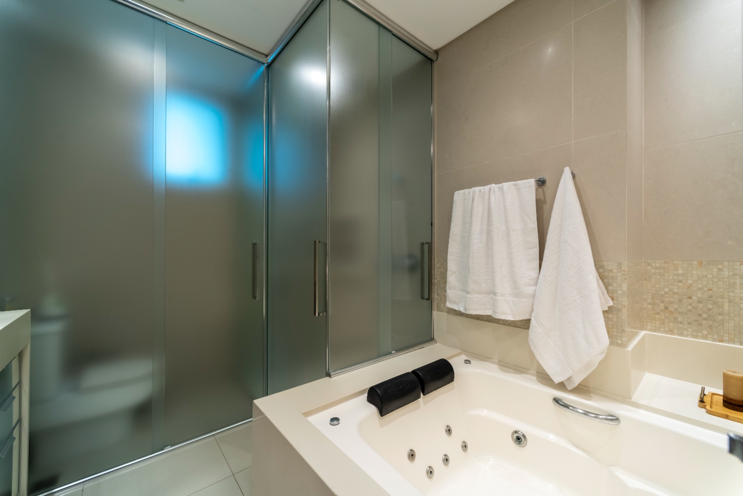 Apartamento no Edifício Metropolis em Balneário Camboriú - foto 16