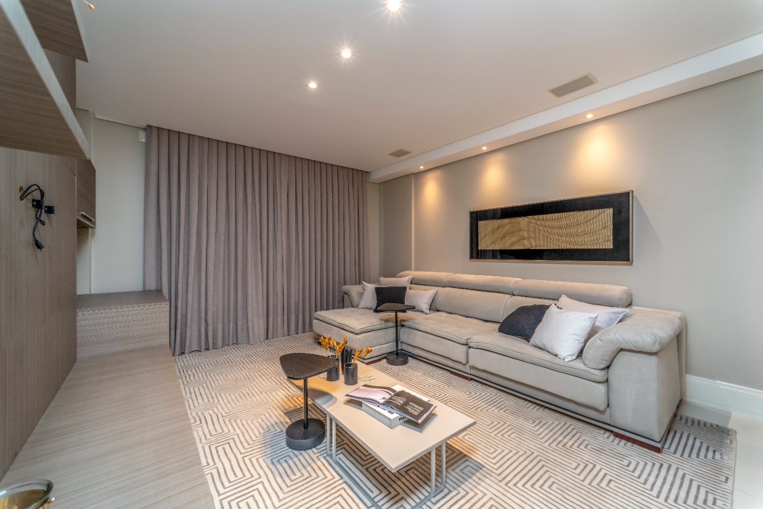 Apartamento no Edifício Metropolis em Balneário Camboriú - foto 24