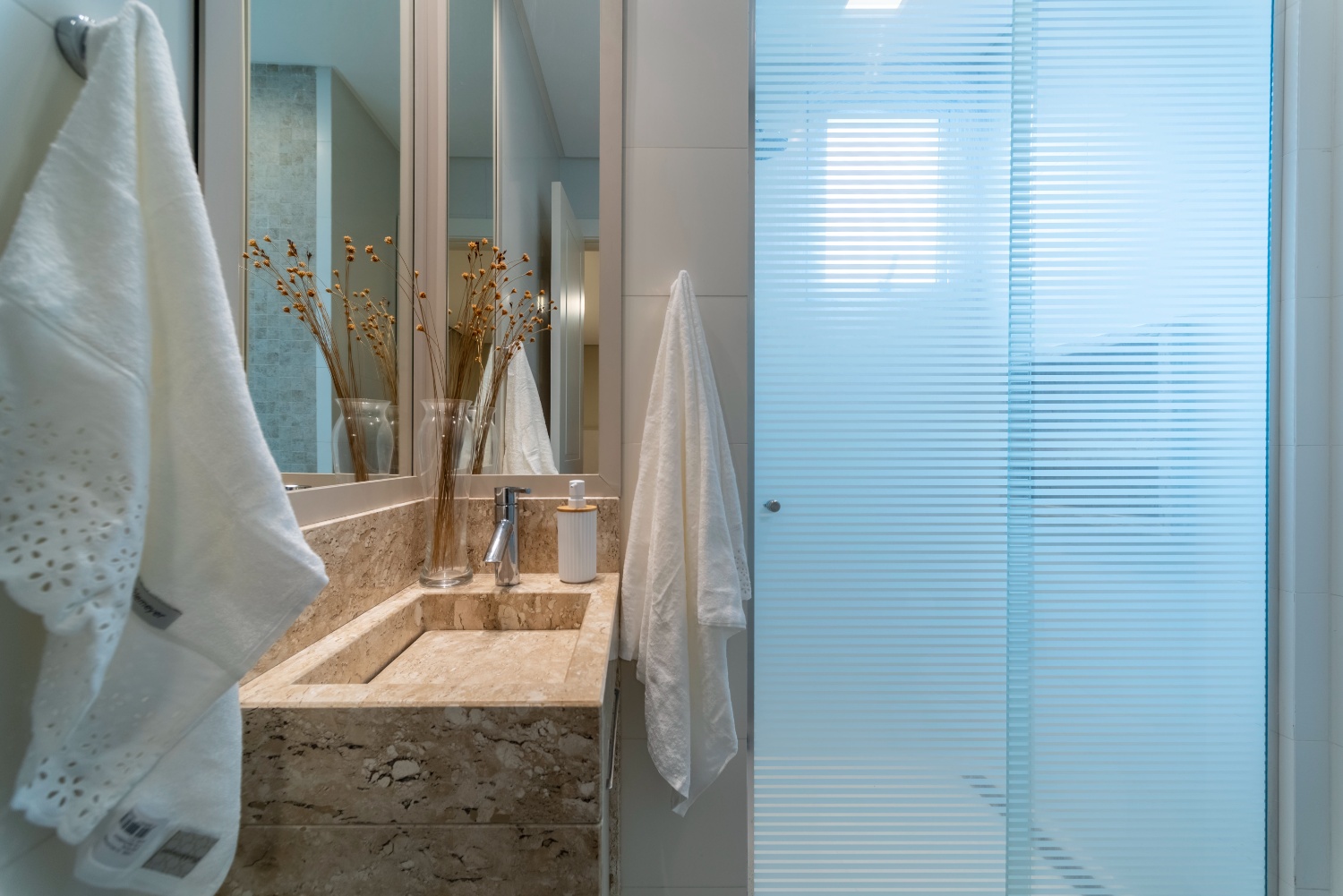 Apartamento no Edifício Metropolis em Balneário Camboriú - foto 27