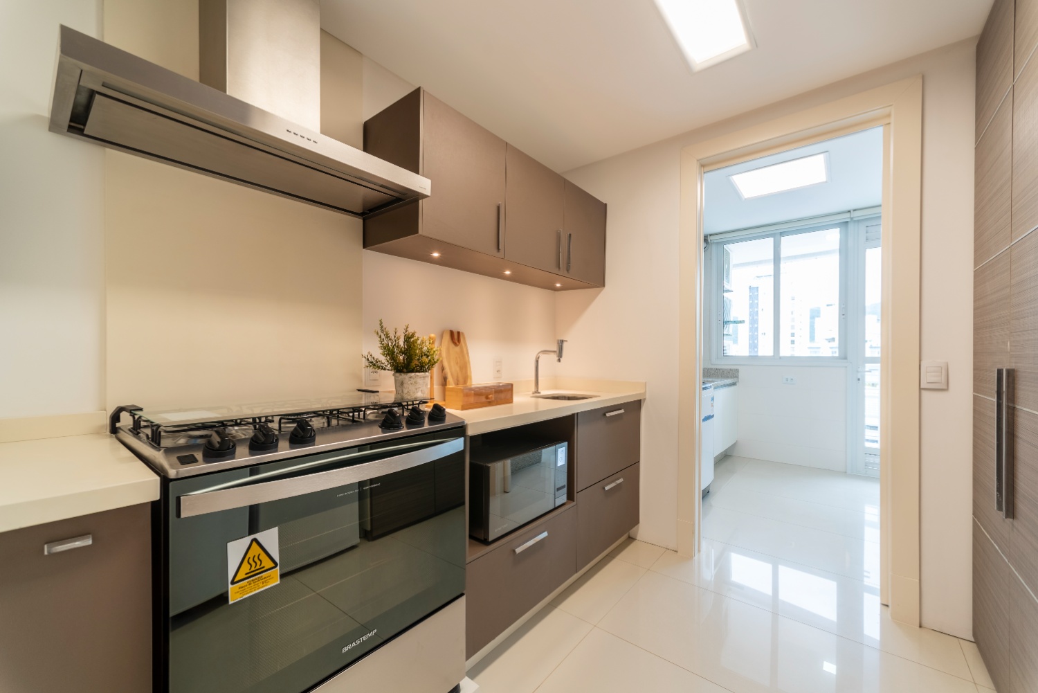 Apartamento no Edifício Metropolis em Balneário Camboriú - foto 28