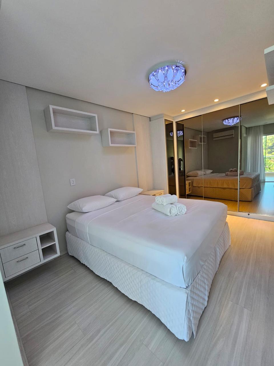 Cobertura no Edifício Splendid Etoile em Praia Brava - foto 12
