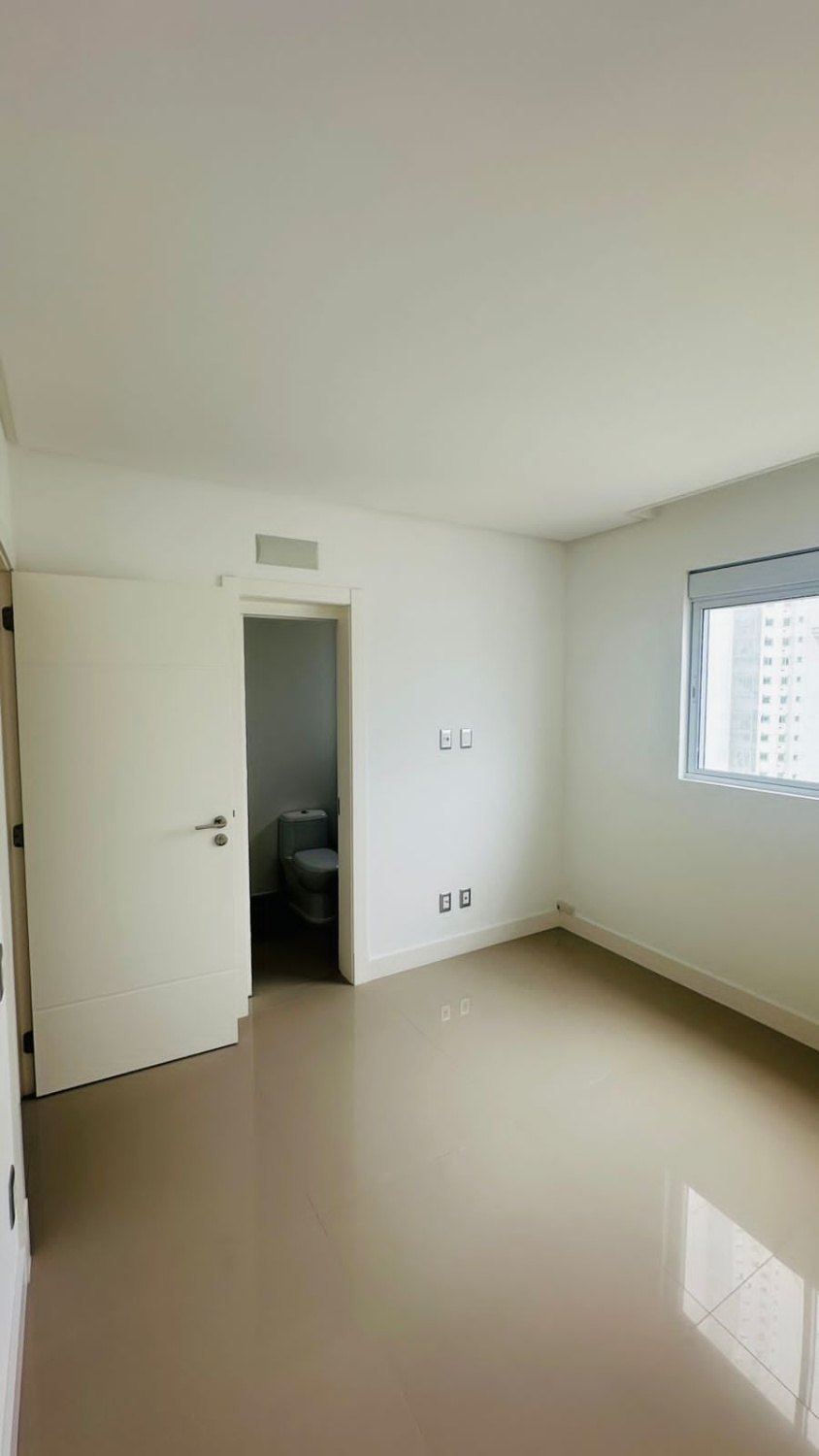 Apartamento no Edifício Cartier Residence em Balneário Camboriú - foto 9