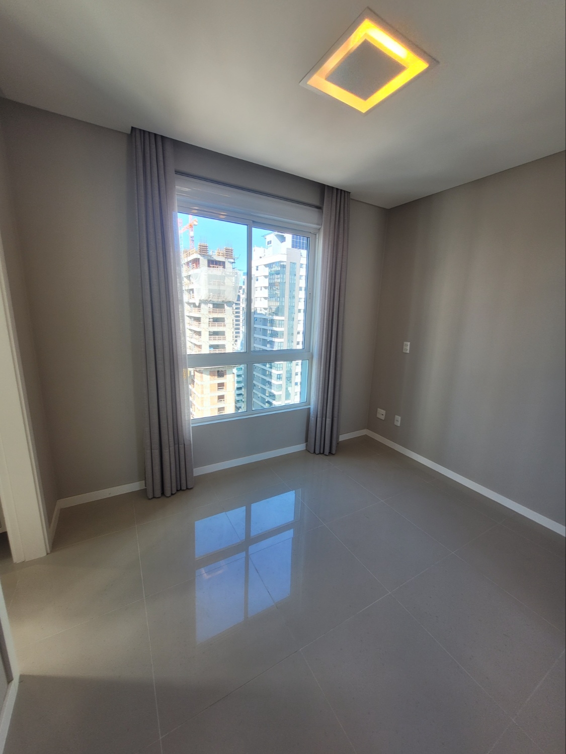 Apartamento no Edifício Carmel Vista Alta em Balneário Camboriú - foto 8