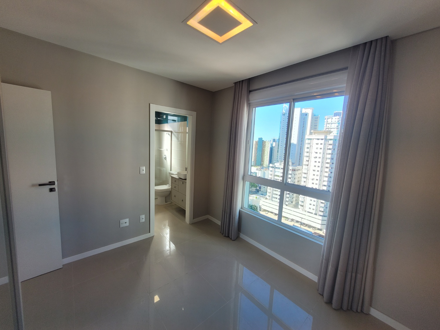 Apartamento no Edifício Carmel Vista Alta em Balneário Camboriú - foto 10