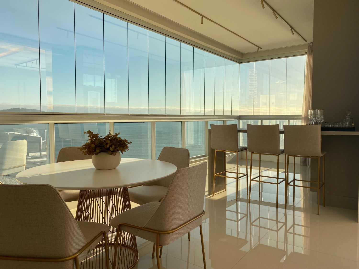 Apartamento no Edifício Cambirela Residence em Itapema - foto 9