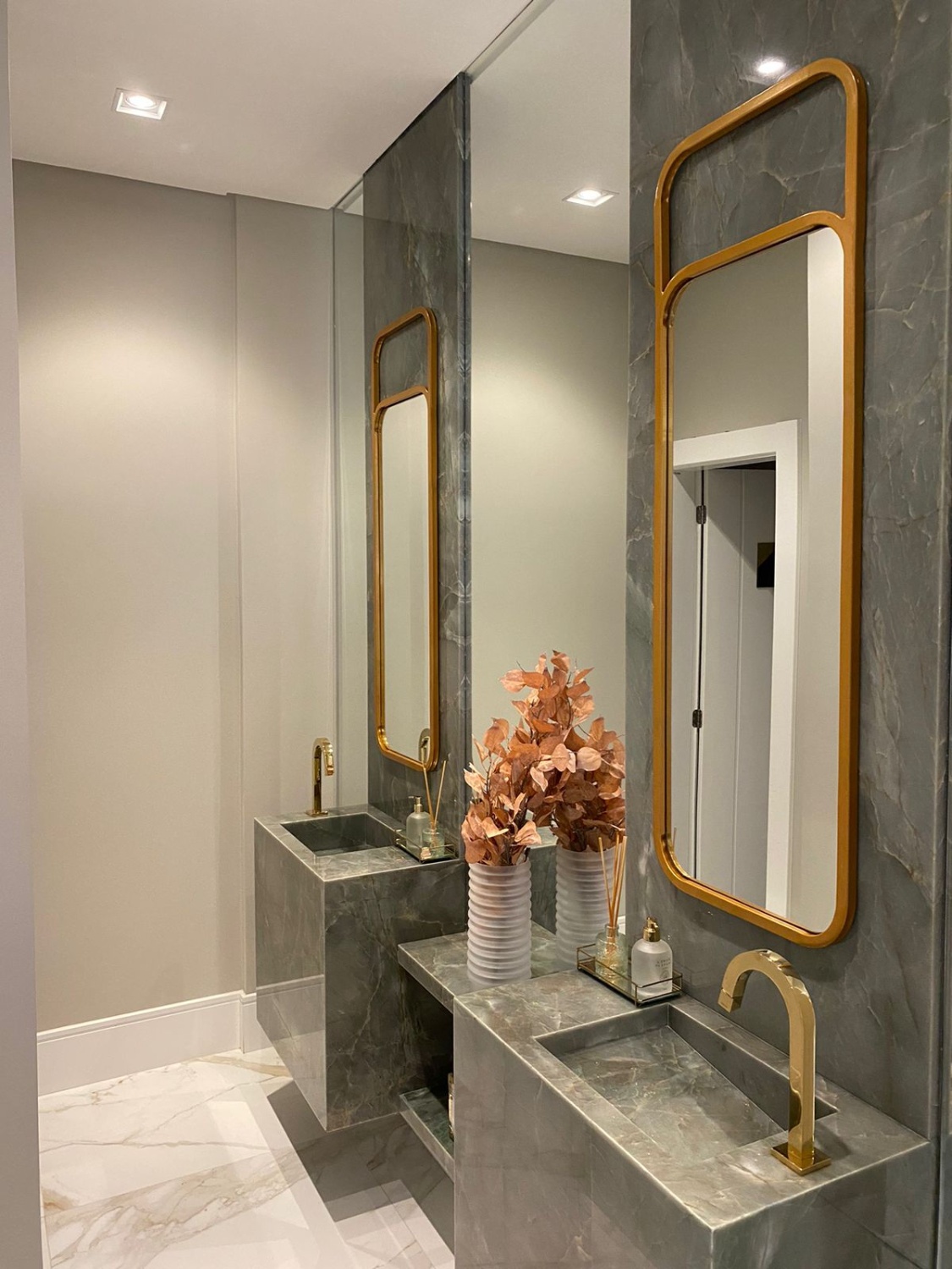 Apartamento no Edifício Cambirela Residence em Itapema - foto 28