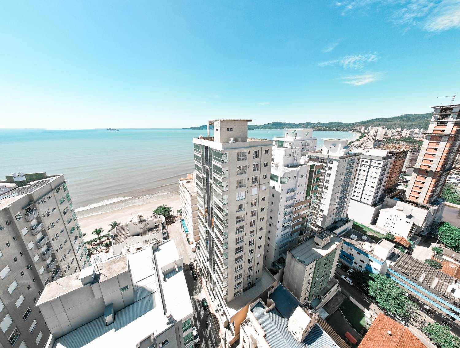 Apartamento no Edifício Cambirela Residence em Itapema - foto 30