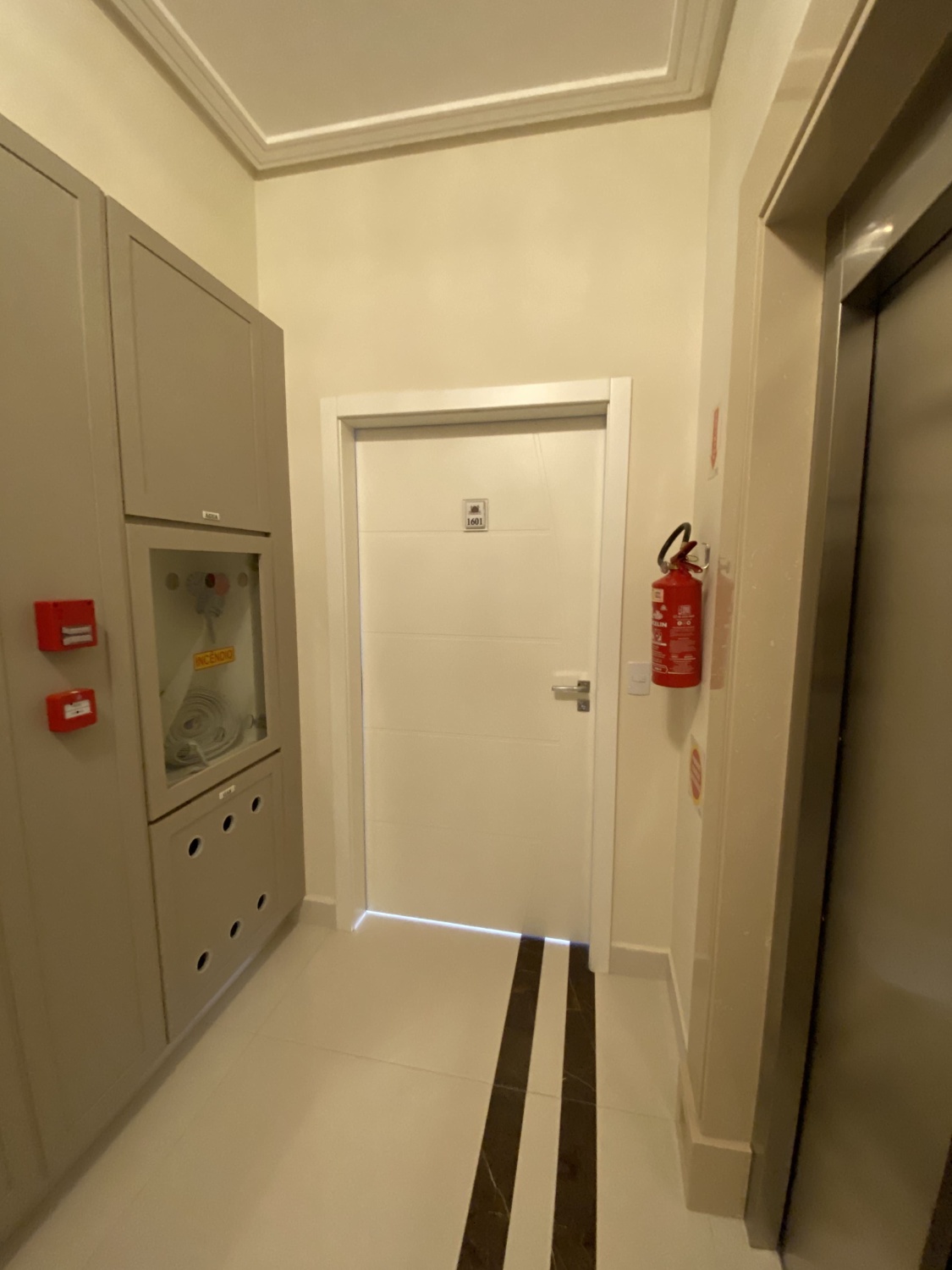 Apartamento no Edifício Mônaco em Itapema - foto 7