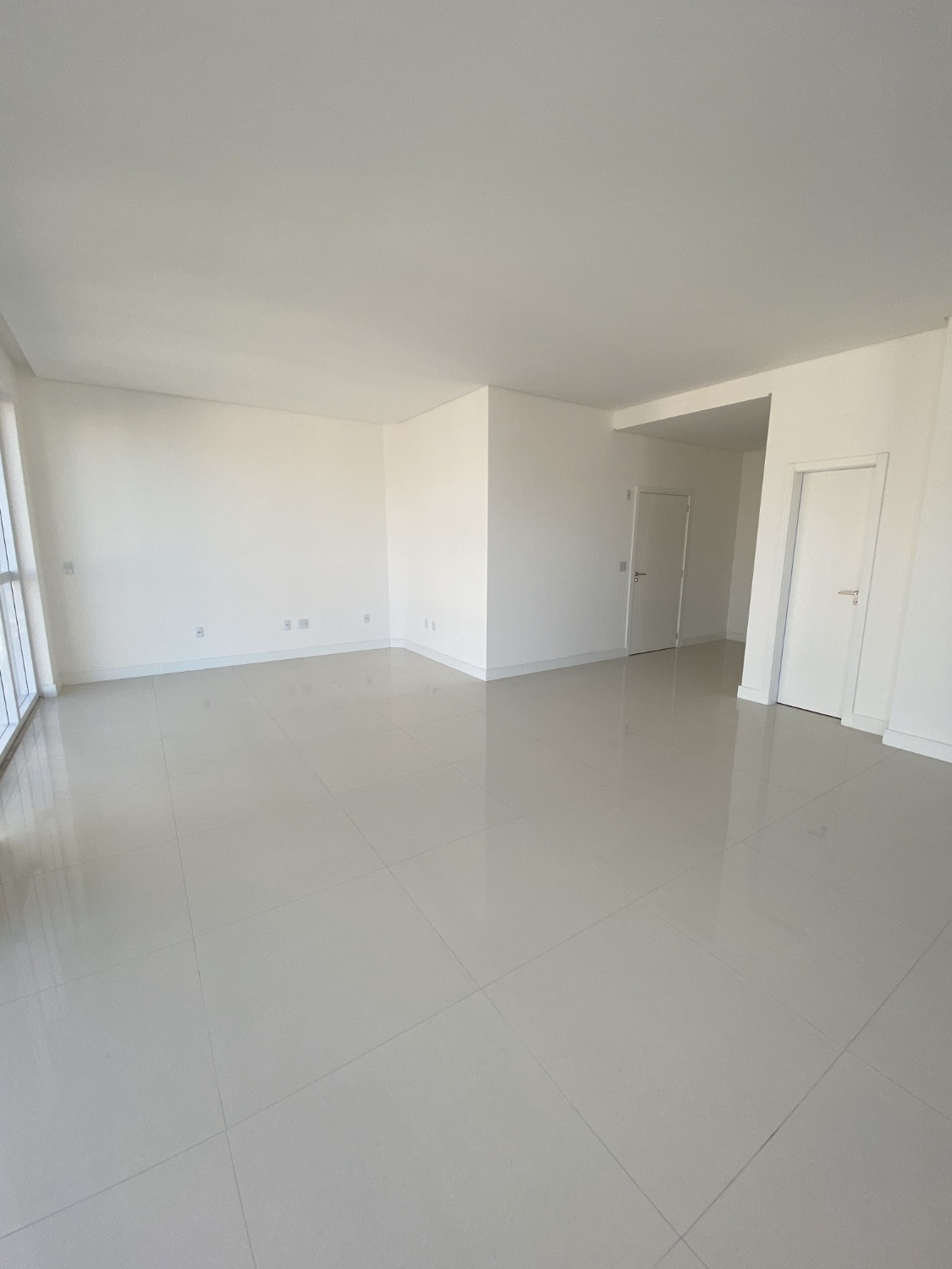 Apartamento no Edifício Mônaco em Itapema - foto 12