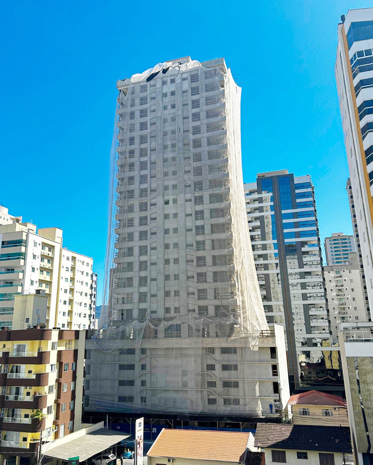 Apartamento no Edifício Le Voyage em Itapema - foto 18