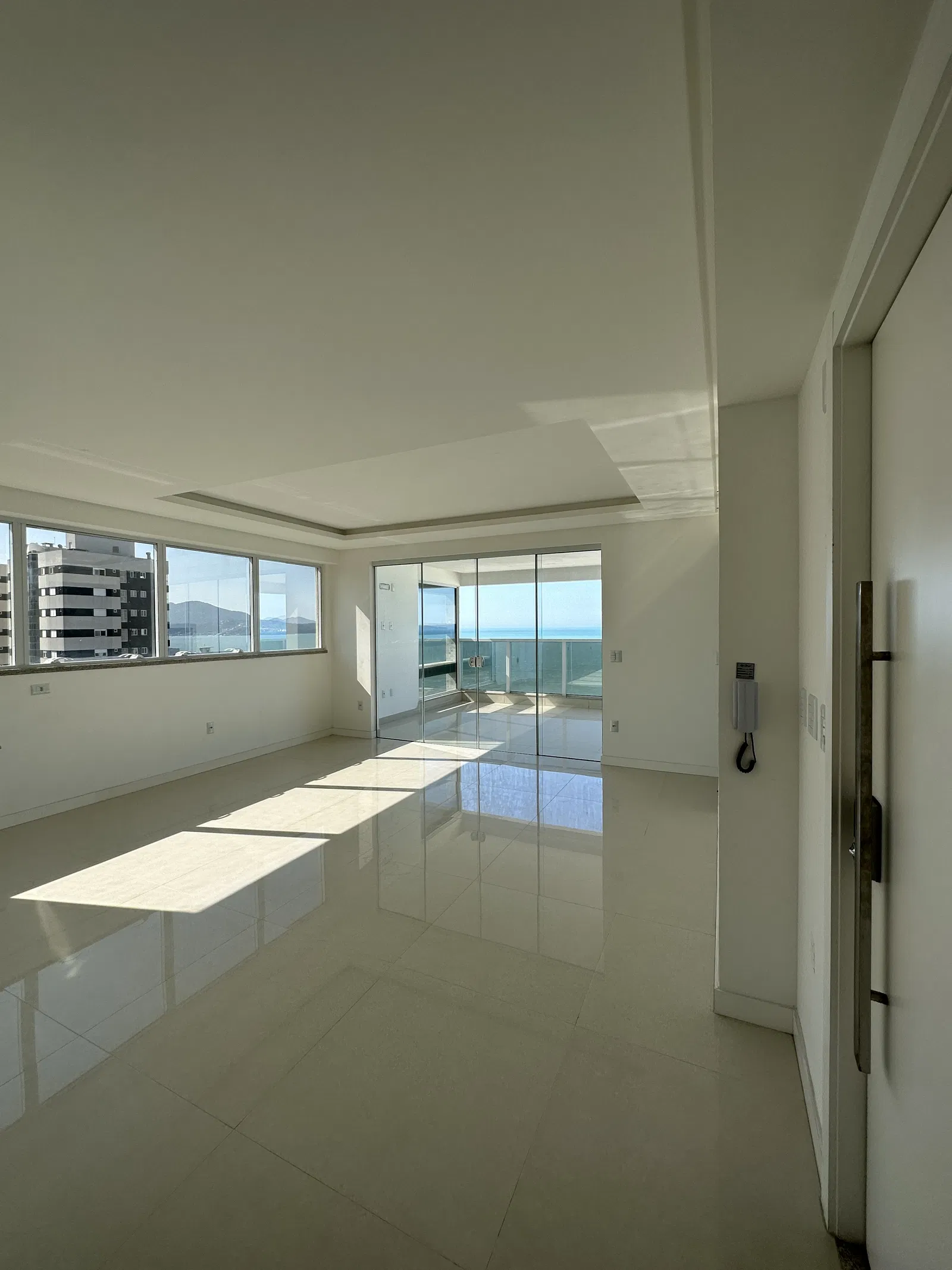 Apartamento no Ed. Abu Dhabi Residence em Meia Praia em Itapema - foto 9