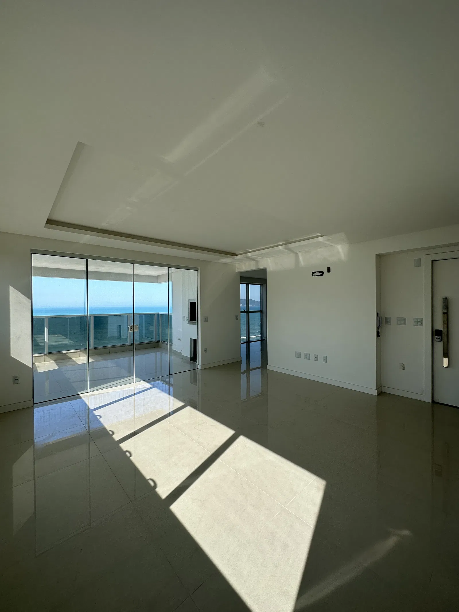 Apartamento no Ed. Abu Dhabi Residence em Meia Praia em Itapema - foto 11