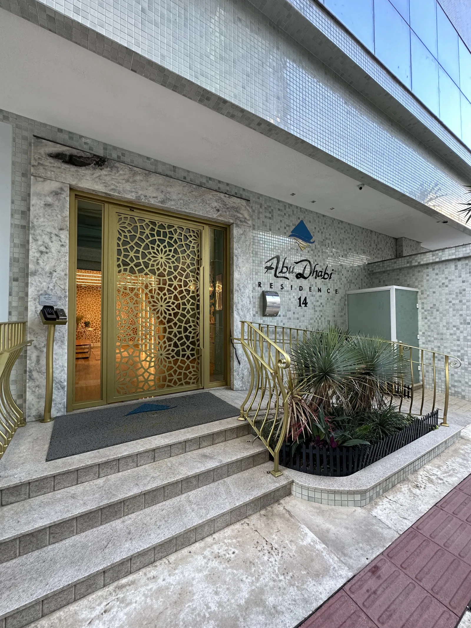 Apartamento no Ed. Abu Dhabi Residence em Meia Praia em Itapema - foto 13