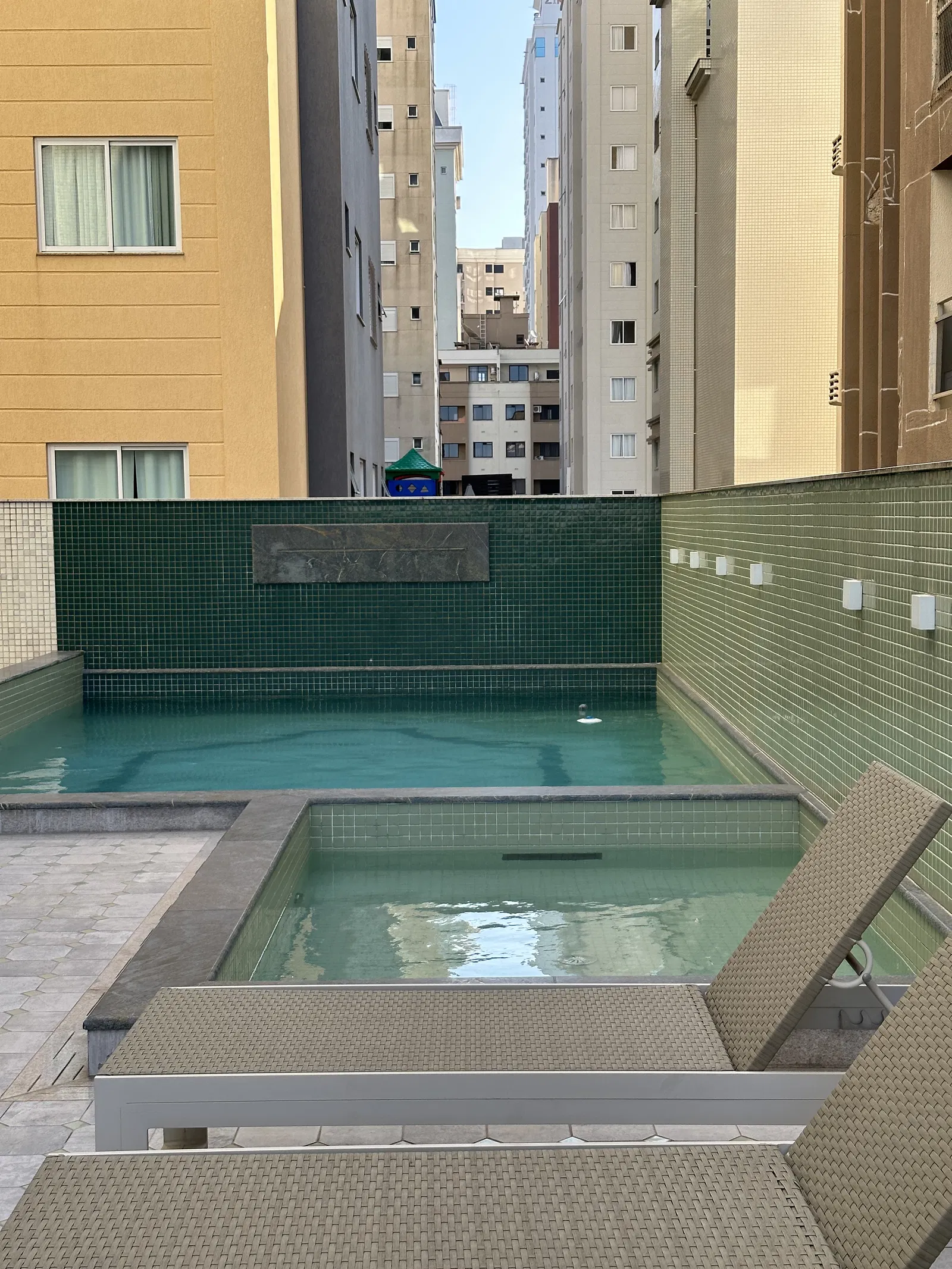 Apartamento no Ed. Abu Dhabi Residence em Meia Praia em Itapema - foto 19